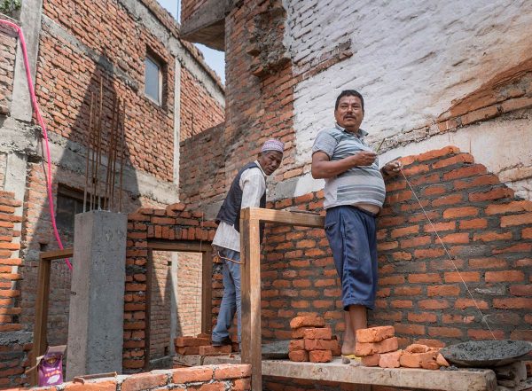 Nepalin rakennusmiehet lähtevät usein ulkomaille siirtotyöhön leveämmän leivän perässä