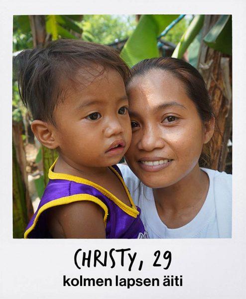 Kotiapulainen Filippiineiltä lapsensa kanssa